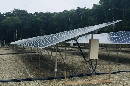 
     Estrutura de solo de alumínio solar com instalação de inversor
    