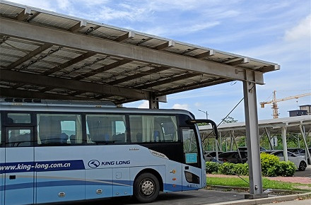 Projeto de montagem de estrutura metálica de estacionamento de ônibus solar
