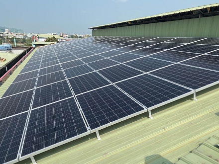 kingfeels instala montagem solar em uma fábrica na tailândia.

